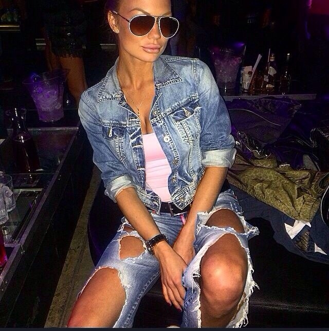 💋 Я живу в Москве, и могу предложить тебе широкий спектр услуг, от классического эскорта до эксклюзивных фантазий. Мои возможности безграничны, и я воплощу в жизнь все твои самые сокровенные желания. 💦
У меня есть множество положительных отзывов, которые говорят о моей профессиональности и умении доставить настоящее удовольствие. Отдых со мной будет поистине незабываемым и ярким. 🌟
Мои фото настоящие, и я гарантирую абсолютную конфиденциальность. Не упускай возможность окунуться в мир наслаждения вместе со мной. Сделай шаг к истинному наслаждению и позвони мне прямо сейчас! 📞 Кирочка